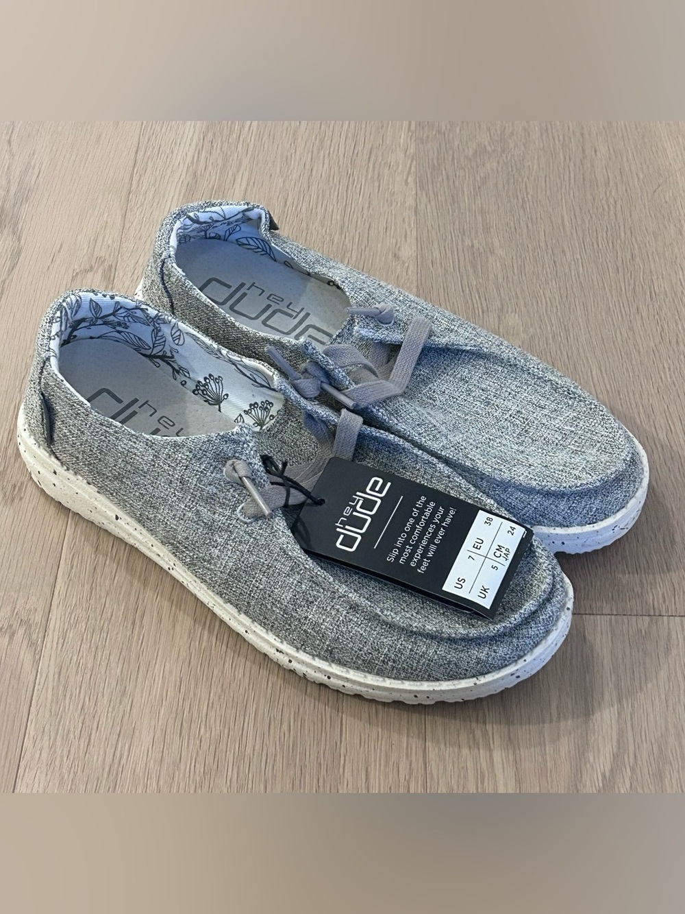 NWT Womens Hey Dude Wendy Linen Shoes - Size 7 US